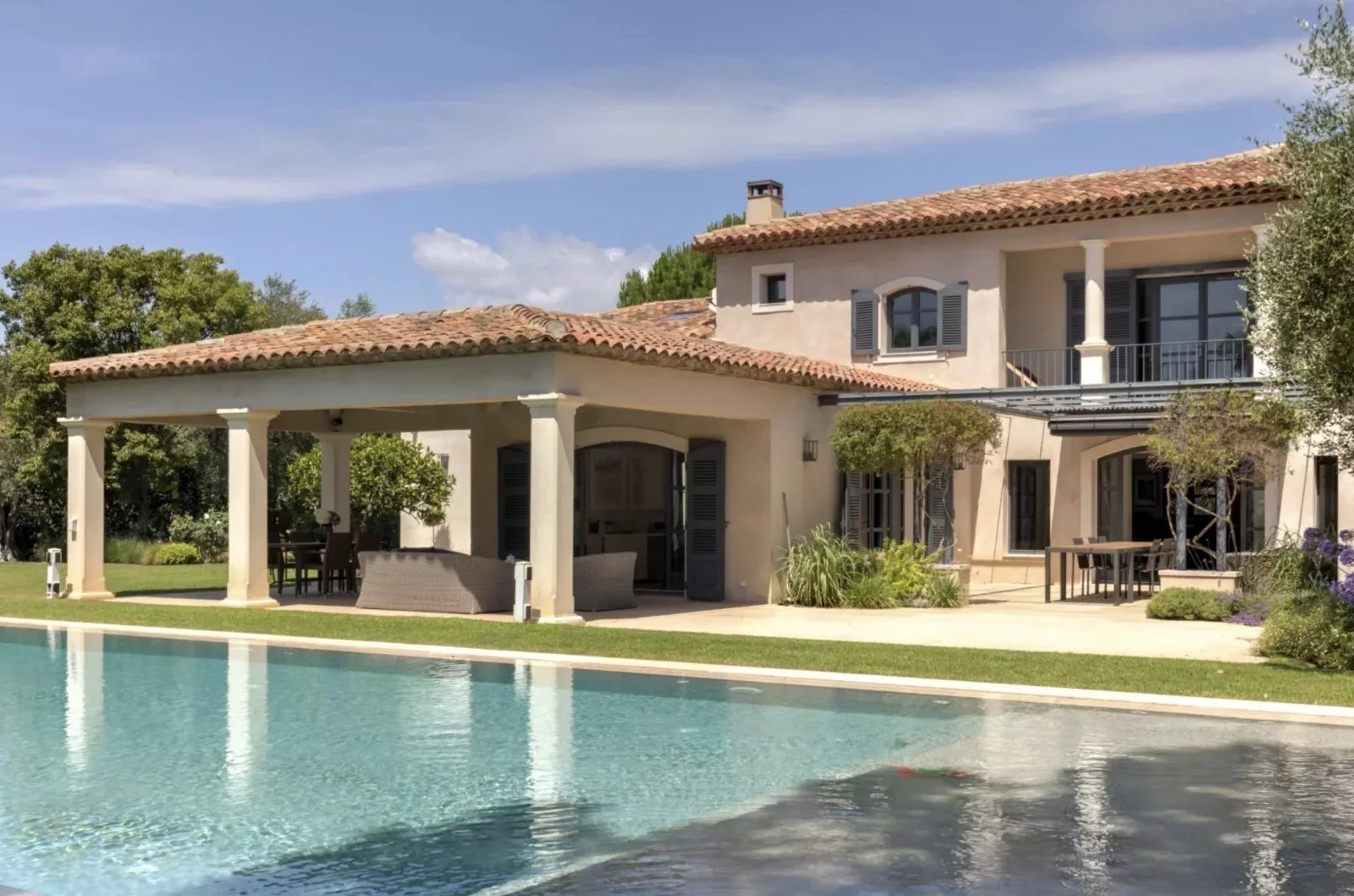 Sublime-Neo-provencal-villa.webp